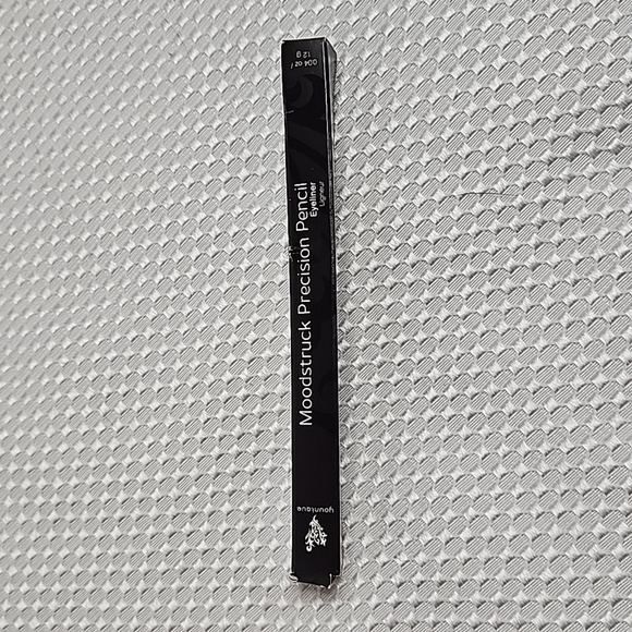 MOODSTRUCK PRECISION PENCIL EYE LINER IN PASSIONATE-A RICH DEEP PURPLE - Picture 2 of 5